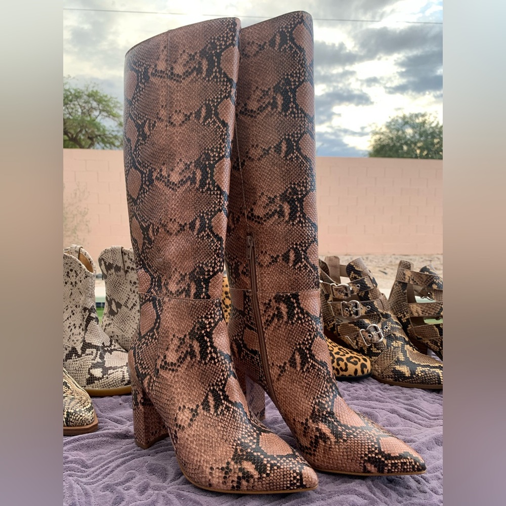Gianni Bini knee Boots